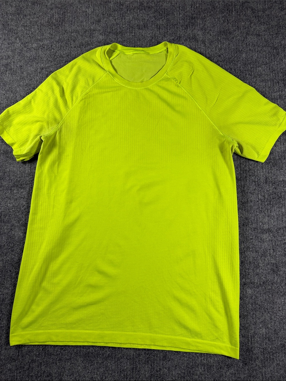 Lululemon Metal Vent Tech Men’s Lime Green Performance Shirt Short Sleeve